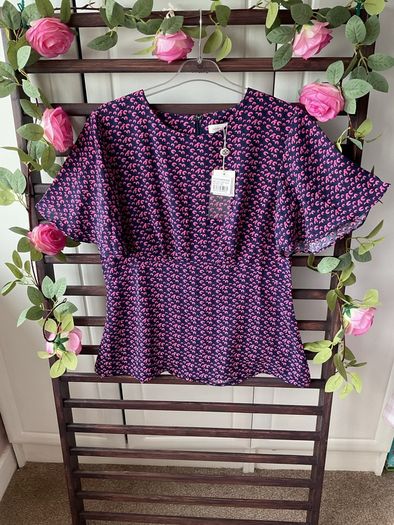top Bnwt size 12 navy & pink short sleeve vintage inspired top Marc Angelo