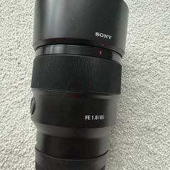 Sony FE 85mm 1.8 lens