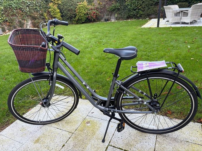 Liv Flourish 1 Ladies Hybrid Bike unused Size Small