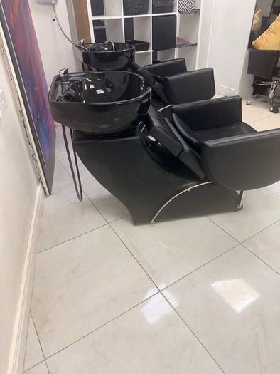 Hairdresser back wash