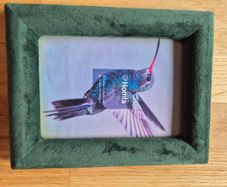 Green velvet photo frame 13 x 18 cm