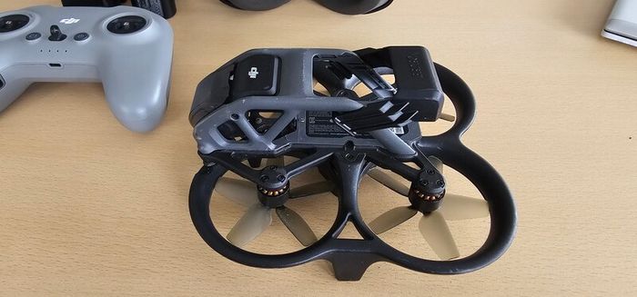 2x DJI Avata + DJI Goggles v2 + FPV controller + extras