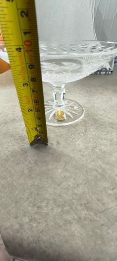4 DIFFERENT ITMES- 1- Waterford Vintage Glandore Footed Candy Dish/ Compote 38.00 euro. 2- Set of 2 tipperary Vintage crystal Glass Coasters 18.00 euro. 3- Dublin Crystal bud vase 12.00 euro. 4- Nambe Lead Crystal Kissing Candle Sticks New 7 Inches Tall 1