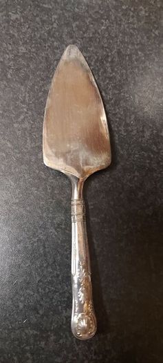 metal cake slice,sold as seen ,see pictures for condition,,buyer collects or pays postage thank you.