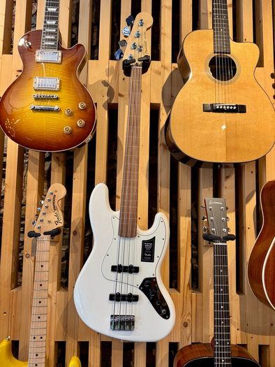 2022 Fender Player Fretless Jazz Bass - AS NEW