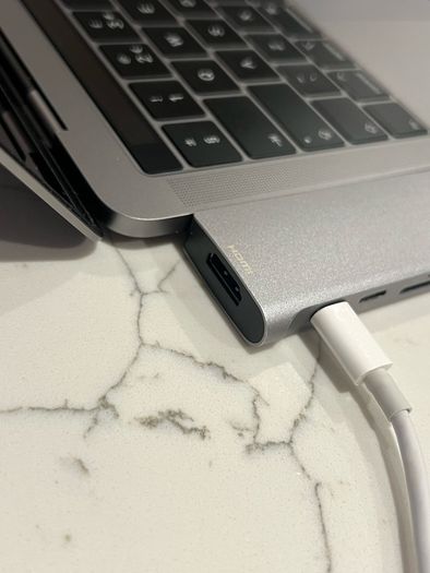 Macbook Pro 2019 Touchbar and accessories - Great condition