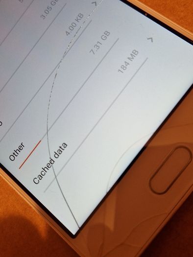 ZTE BLADE V8, 3GB Ram, 32 GB HDD, excellent Battery, 2 cracks on screen, doesn't affect operation