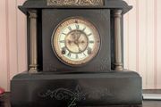 Antique French Victorian Mantal clock ( needs to be gone ASAP)