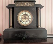 Antique French Victorian Mantal clock ( needs to be gone ASAP)