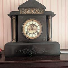 Antique French Victorian Mantal clock ( needs to be gone ASAP)