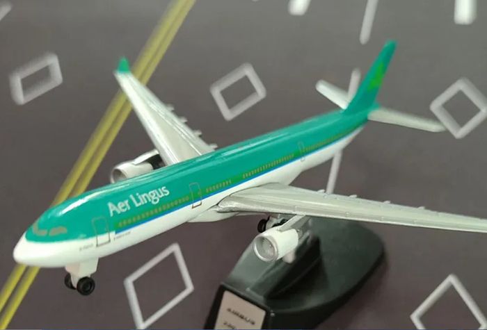 1:450 Aer Lingus Airbus A330-300 Model, Die Cast