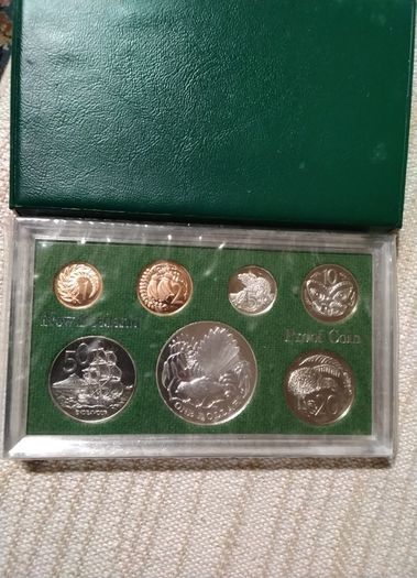 New Zealand  Proof Silver   Set