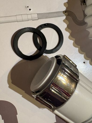 Flexible waste pipe