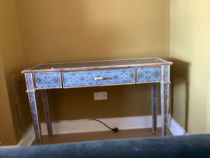 Consol table