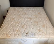 Double bed 4 ft 6 in