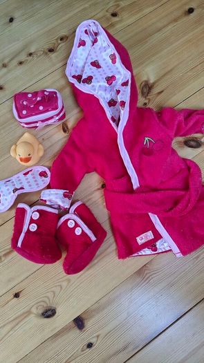 Our Generation Wardrobe & over 10 complete outfits - LIKE NEW