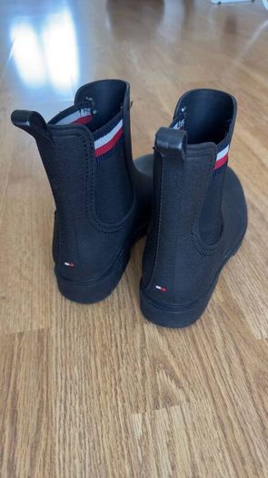 Woman boots Tommy Hilfiggers