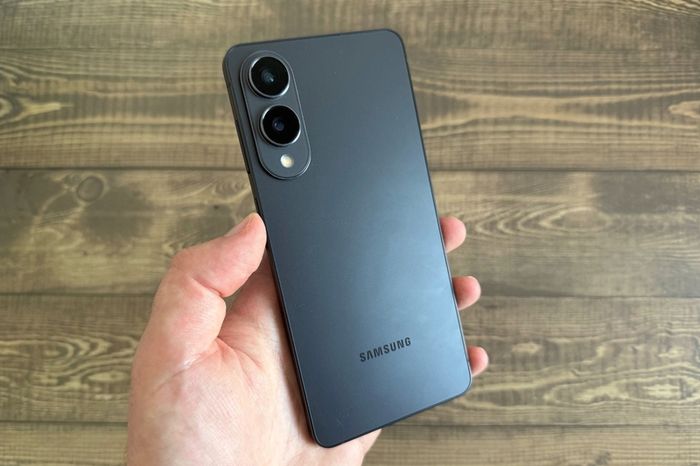 Samsung Galaxy S25 Edge + New galaxy bud ls FE