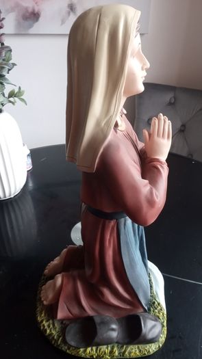 18 inch kneeling statue