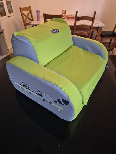 Chicco twist arm chair
