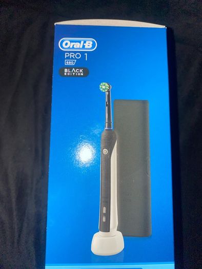 Oral B Pro 1 electric toothbrush with pressure sensor and travel case brand new