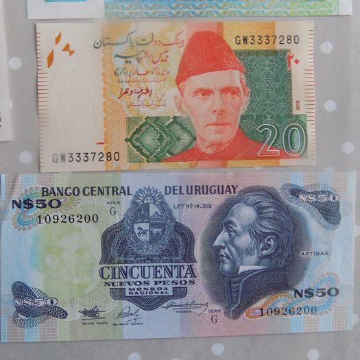 Lot of 12 Uncirculated World  Banknotes.No 15.