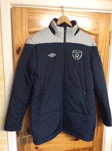 Ireland Football. Official Republic Of Ireland Mens Size Large Umbro Bench Coat Sideline Coat. Not A Jersey. Collect In Dublin Or Receive Via Post.