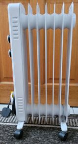 Portable oil-filled electric radiator