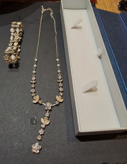 Crystal necklace and bracelet