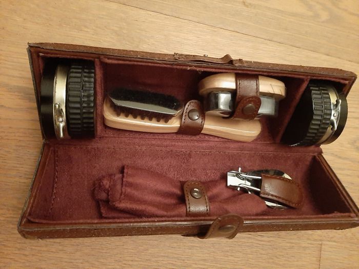 Gentleman's Shoe Shine Kit