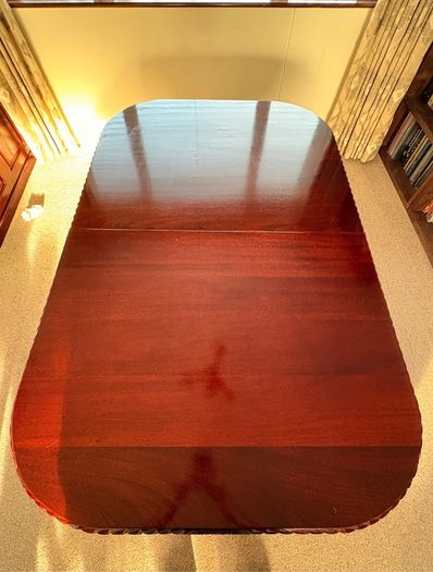 Large Mahogany Dining Table and Chairs (6x) - Expandable / Excellent Condition
