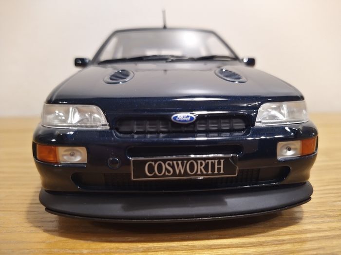 Ford Escort RS Cosworth 1992 Dark Blue Metallic RHD 1/18 New in Box