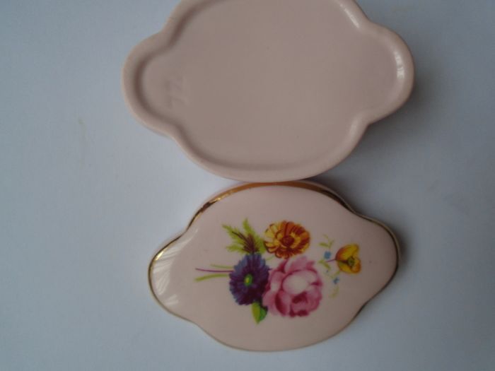 Trinket box, Collectables, Ceramics,