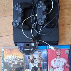 Playstation 4 with 2 Controllers