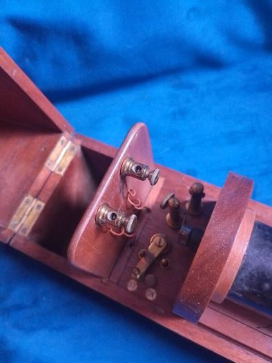 Faradic medical battery 'Shockbox' Prop