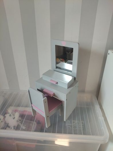 Our Generation Dolls Bed & Vanity