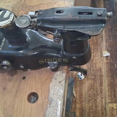 Singer 172K Industrial PXM Glove Sewing Machine