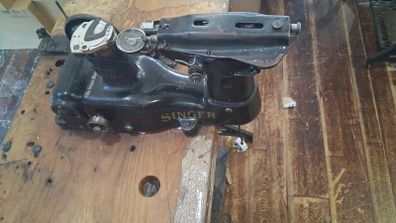 Singer 172K Industrial PXM Glove Sewing Machine
