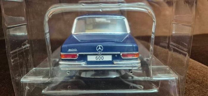 Mercedes Benz 1:18 model car