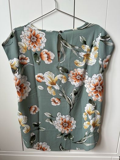 Only women ladies top, t-shirt, like new, immaculate condition, barely used.