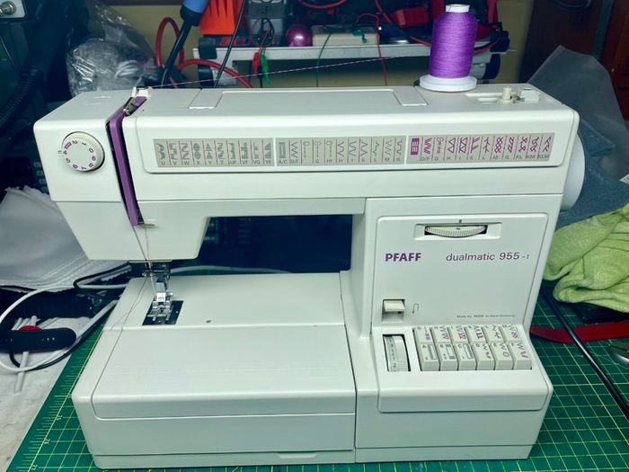 PFAFF Dualmatic 955-1 Sewing Machine with IDT(Upper walking foot) - Just serviced - Excellent condition