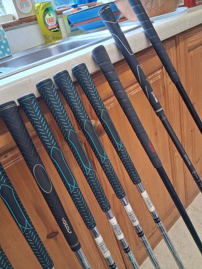 Golf clubs. Set Of Mens Left Handed Golf Clubs In Very Good+ Condition.