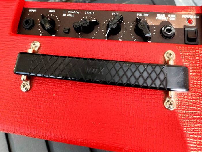 Vox Pathfinder 10 (Limited Edition Red) -