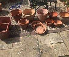 Garden Pots & 2 holders