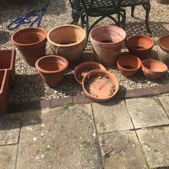 Garden Pots & 2 holders