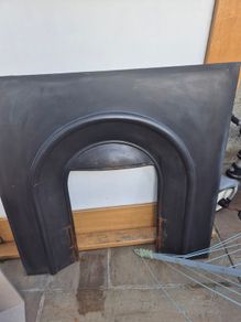 Cast iron fire insert