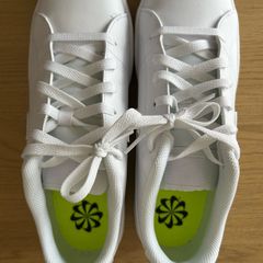 Nike court royale