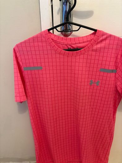 under armer t shirts men's small