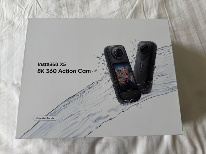 Insta360 X5 - Essentials Bundle (Complete Kit)