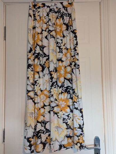 Gorgeous Noemie floral floor sweeping maxi skirt